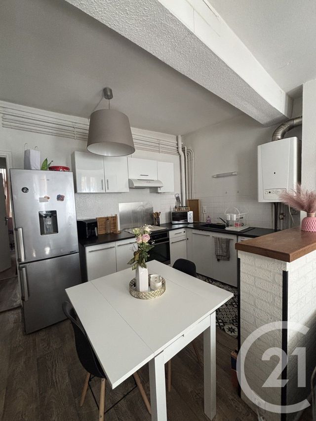Appartement T2 &agrave; louer - 2 pi&egrave;ces - 43 m2 - Aurillac - 15 - AUVERGNE
