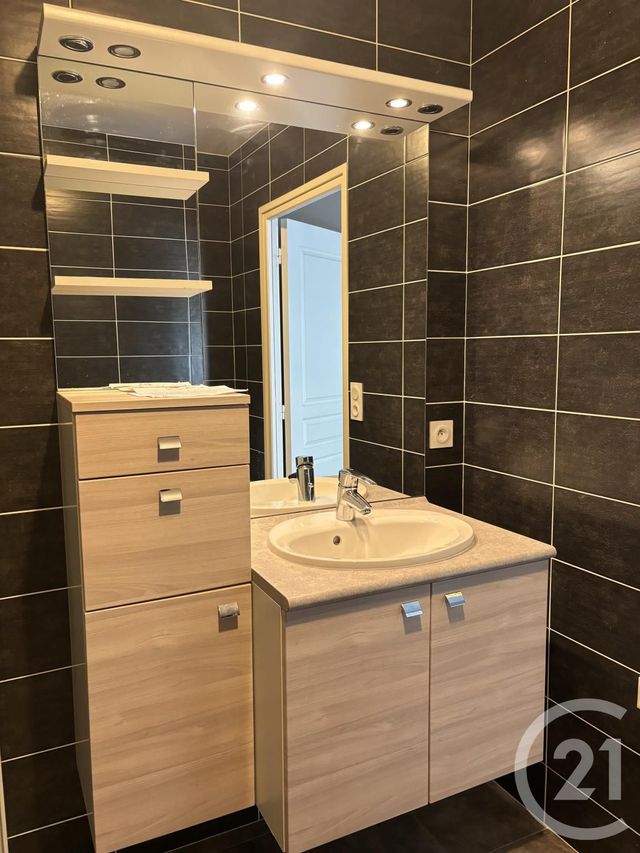 Appartement T1 &agrave; louer - 1 pi&egrave;ce - 35,30 m2 - Aurillac - 15 - AUVERGNE
