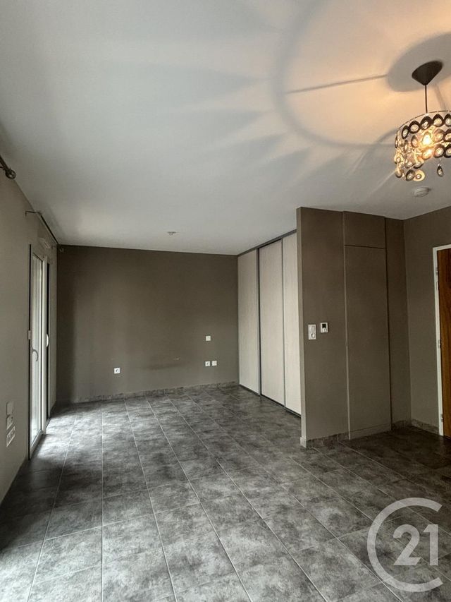 Appartement T1 &agrave; louer - 1 pi&egrave;ce - 35,30 m2 - Aurillac - 15 - AUVERGNE