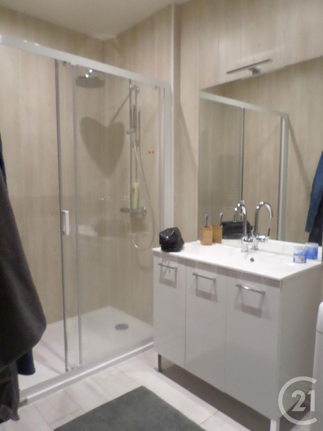 Appartement T2 &agrave; louer - 2 pi&egrave;ces - 55 m2 - Aurillac - 15 - AUVERGNE