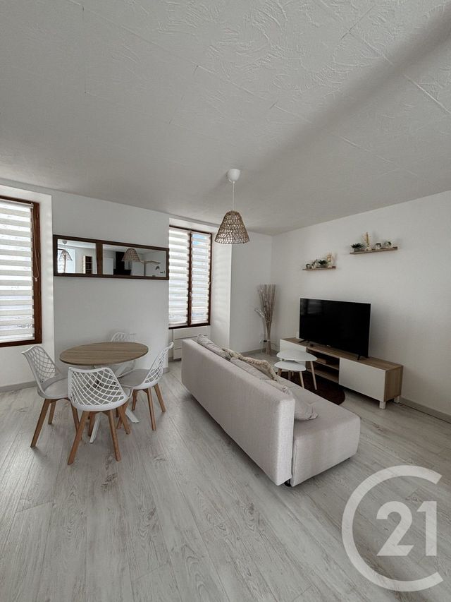 Appartement T3 &agrave; louer - 3 pi&egrave;ces - 56 m2 - Vic Sur Cere - 15 - AUVERGNE