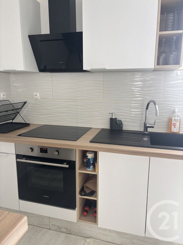 Appartement T3 &agrave; louer - 3 pi&egrave;ces - 56 m2 - Vic Sur Cere - 15 - AUVERGNE