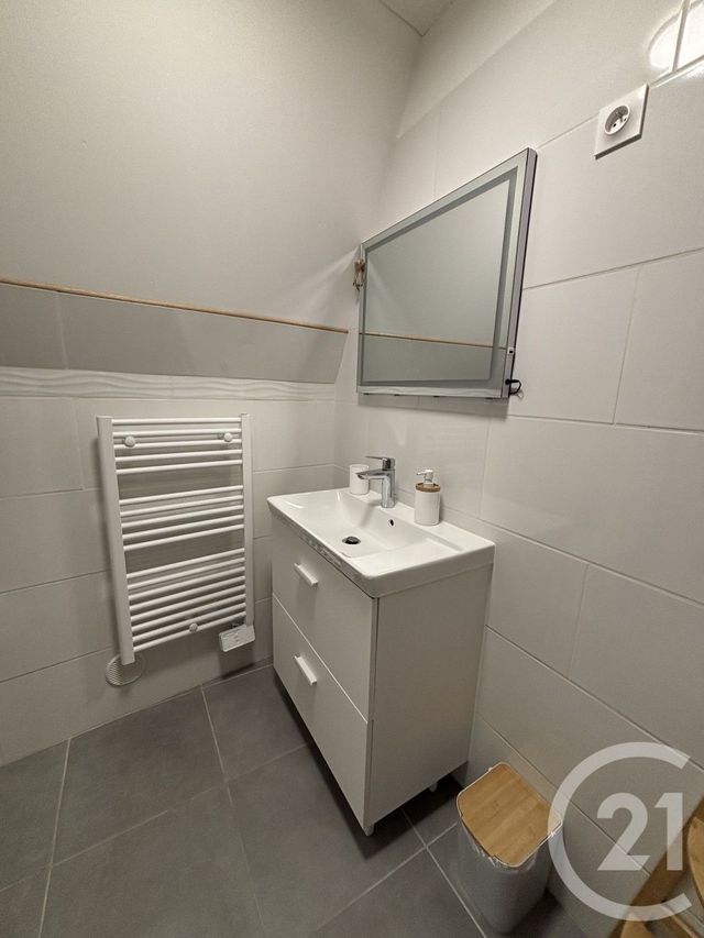 Appartement T3 &agrave; louer - 3 pi&egrave;ces - 56 m2 - Vic Sur Cere - 15 - AUVERGNE