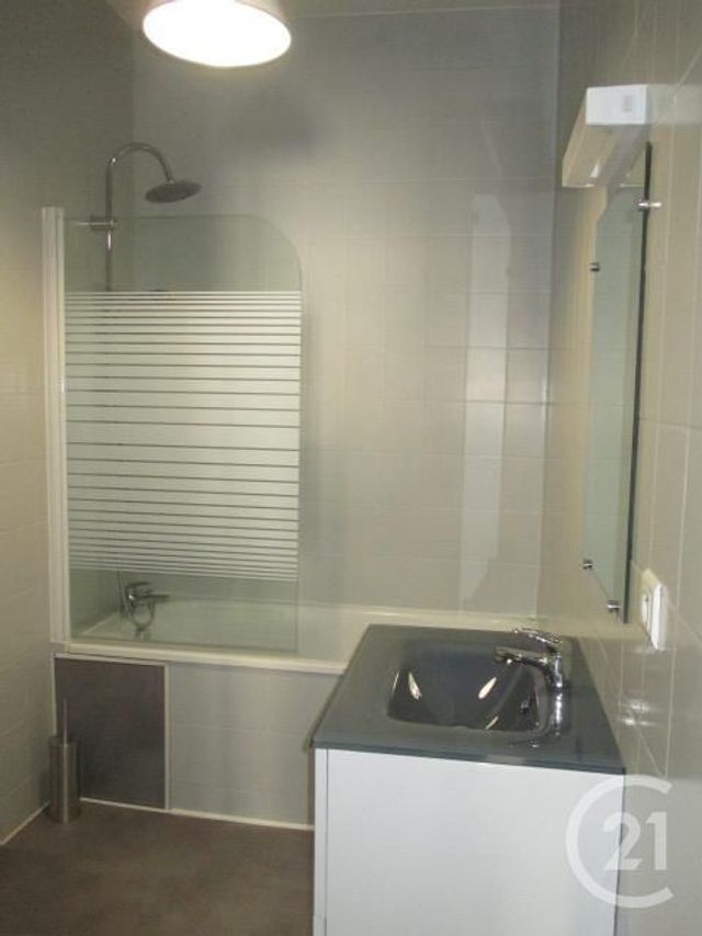 Appartement T2 &agrave; louer - 2 pi&egrave;ces - 32,75 m2 - Aurillac - 15 - AUVERGNE