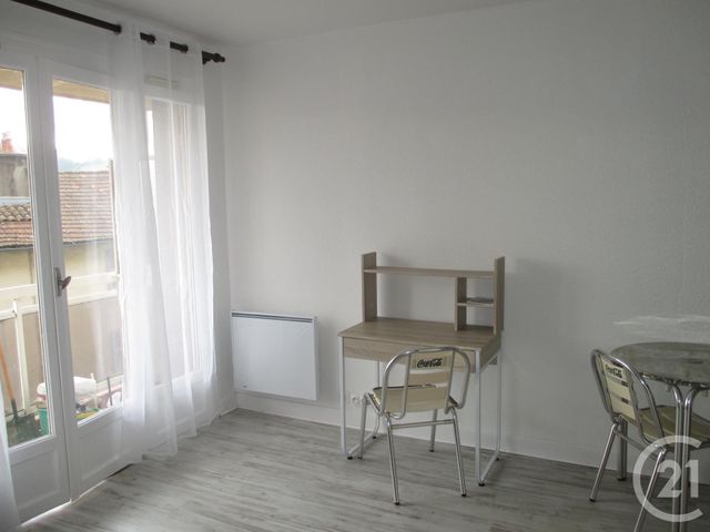 Appartement Studio &agrave; louer - 1 pi&egrave;ce - 19 m2 - Aurillac - 15 - AUVERGNE