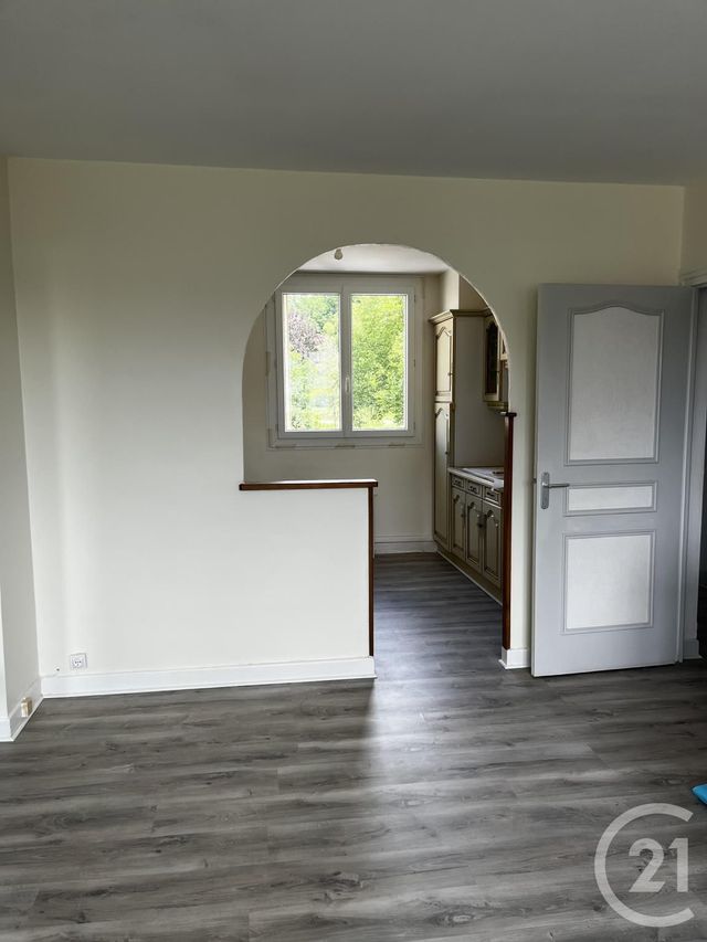 Appartement T4 &agrave; louer - 4 pi&egrave;ces - 70 m2 - Aurillac - 15 - AUVERGNE