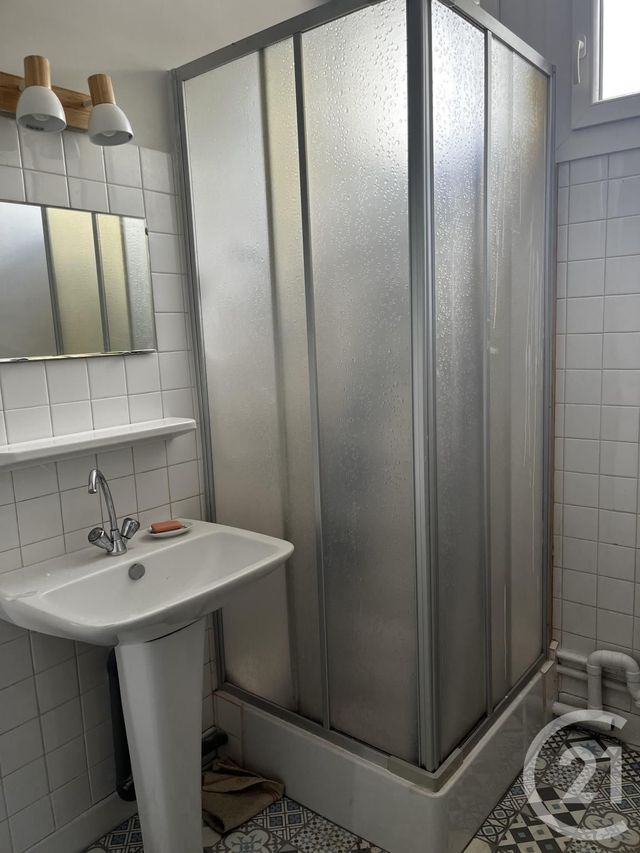 Appartement T4 &agrave; louer - 4 pi&egrave;ces - 70 m2 - Aurillac - 15 - AUVERGNE
