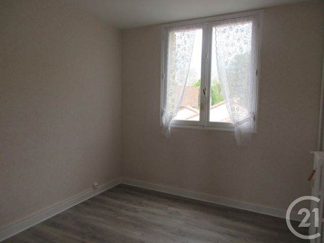Appartement T4 &agrave; louer - 4 pi&egrave;ces - 70 m2 - Aurillac - 15 - AUVERGNE