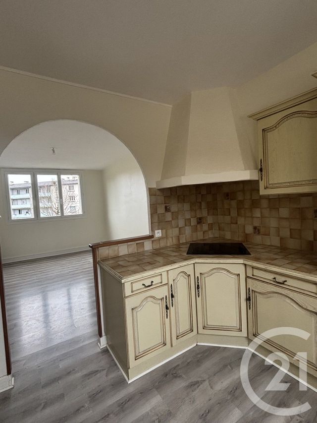 Appartement T4 &agrave; louer - 4 pi&egrave;ces - 70 m2 - Aurillac - 15 - AUVERGNE