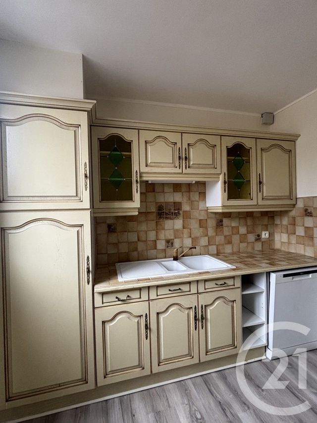 Appartement T4 &agrave; louer - 4 pi&egrave;ces - 70 m2 - Aurillac - 15 - AUVERGNE