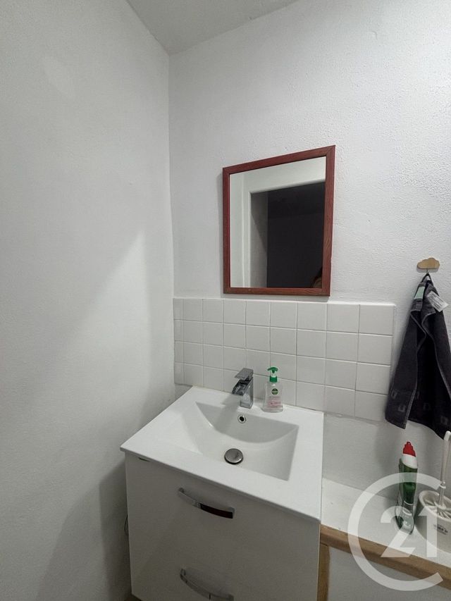 Local commercial à louer - 20.0 m2 - 15 - Cantal