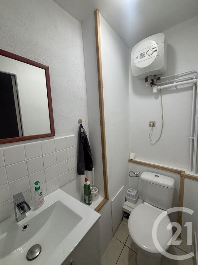 Local commercial à louer - 20.0 m2 - 15 - Cantal