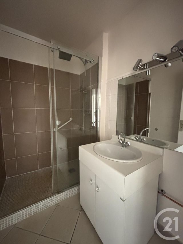 Appartement T5 &agrave; louer - 5 pi&egrave;ces - 87 m2 - Aurillac - 15 - AUVERGNE