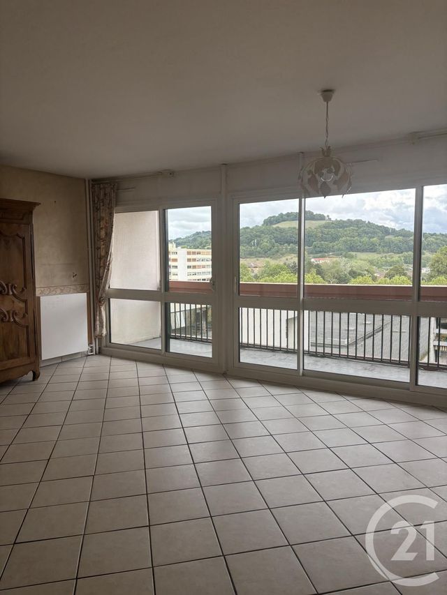 Appartement T5 &agrave; louer - 5 pi&egrave;ces - 87 m2 - Aurillac - 15 - AUVERGNE