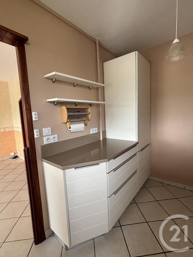 Appartement T5 &agrave; louer - 5 pi&egrave;ces - 87 m2 - Aurillac - 15 - AUVERGNE
