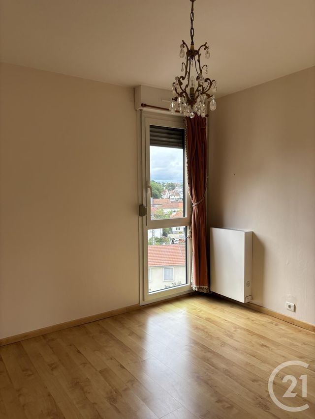 Appartement T5 &agrave; louer - 5 pi&egrave;ces - 87 m2 - Aurillac - 15 - AUVERGNE