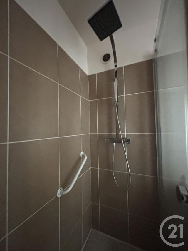 Appartement T5 &agrave; louer - 5 pi&egrave;ces - 87 m2 - Aurillac - 15 - AUVERGNE