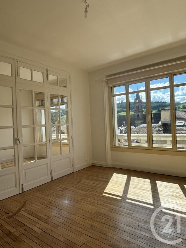 Appartement T2 &agrave; louer - 2 pi&egrave;ces - 55,22 m2 - Aurillac - 15 - AUVERGNE