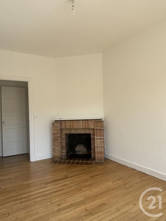 Appartement T2 &agrave; louer - 2 pi&egrave;ces - 55,22 m2 - Aurillac - 15 - AUVERGNE