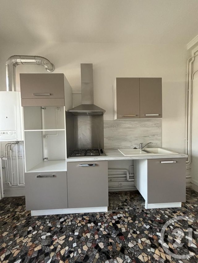 Appartement T2 &agrave; louer - 2 pi&egrave;ces - 55,22 m2 - Aurillac - 15 - AUVERGNE