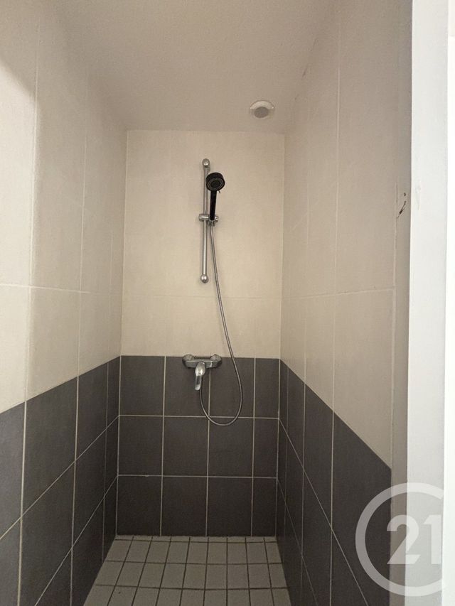 Appartement T3 &agrave; louer - 3 pi&egrave;ces - 74 m2 - Aurillac - 15 - AUVERGNE