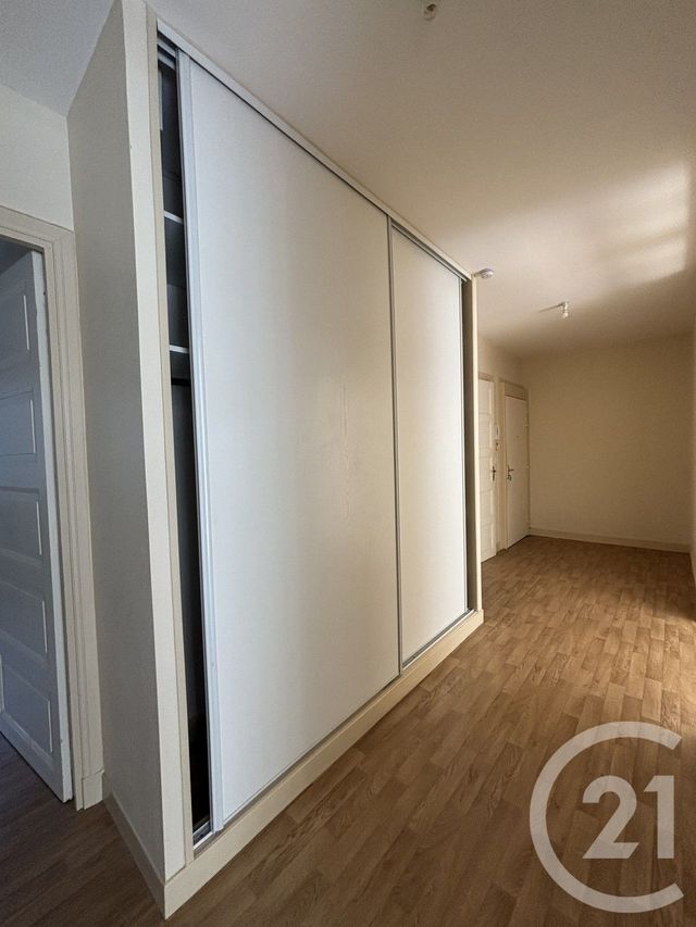 Appartement T3 &agrave; louer - 3 pi&egrave;ces - 74 m2 - Aurillac - 15 - AUVERGNE