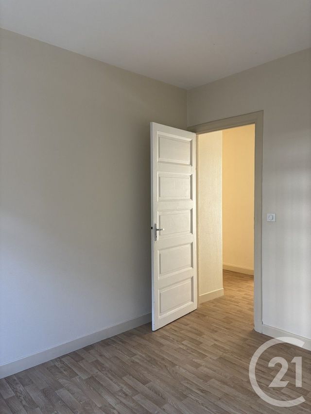 Appartement T3 &agrave; louer - 3 pi&egrave;ces - 74 m2 - Aurillac - 15 - AUVERGNE
