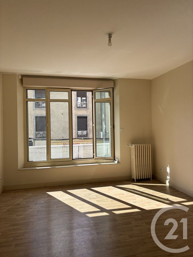 Appartement T3 &agrave; louer - 3 pi&egrave;ces - 74 m2 - Aurillac - 15 - AUVERGNE