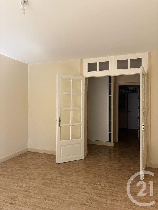 Appartement T3 &agrave; louer - 3 pi&egrave;ces - 74 m2 - Aurillac - 15 - AUVERGNE
