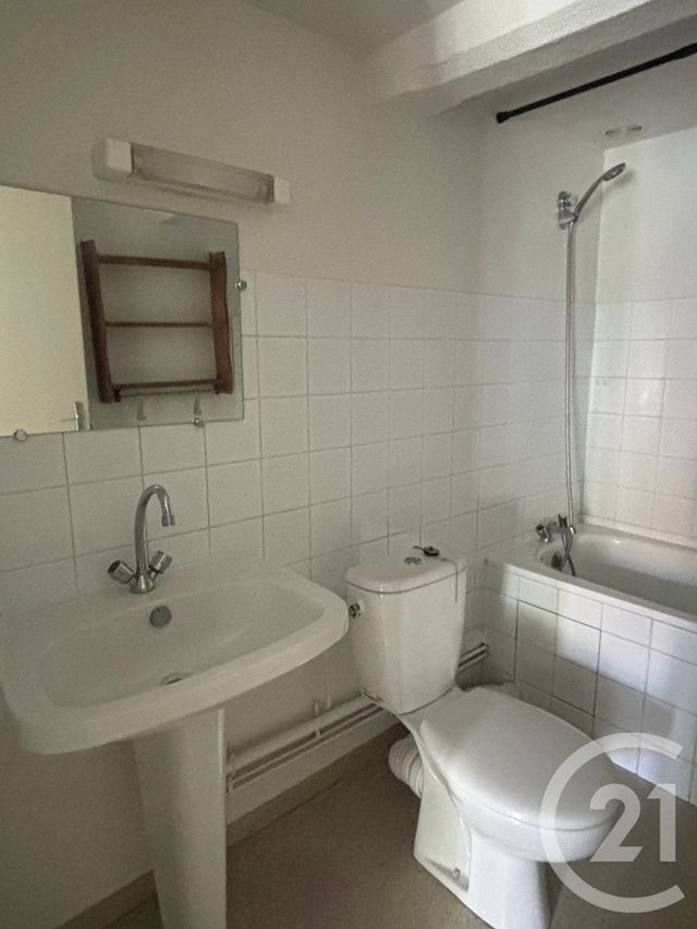 Appartement T1 &agrave; louer - 1 pi&egrave;ce - 32 m2 - Aurillac - 15 - AUVERGNE