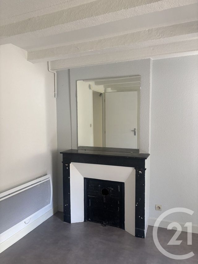 Appartement T1 &agrave; louer - 1 pi&egrave;ce - 32 m2 - Aurillac - 15 - AUVERGNE