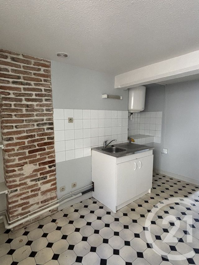 Appartement T1 &agrave; louer - 1 pi&egrave;ce - 32 m2 - Aurillac - 15 - AUVERGNE
