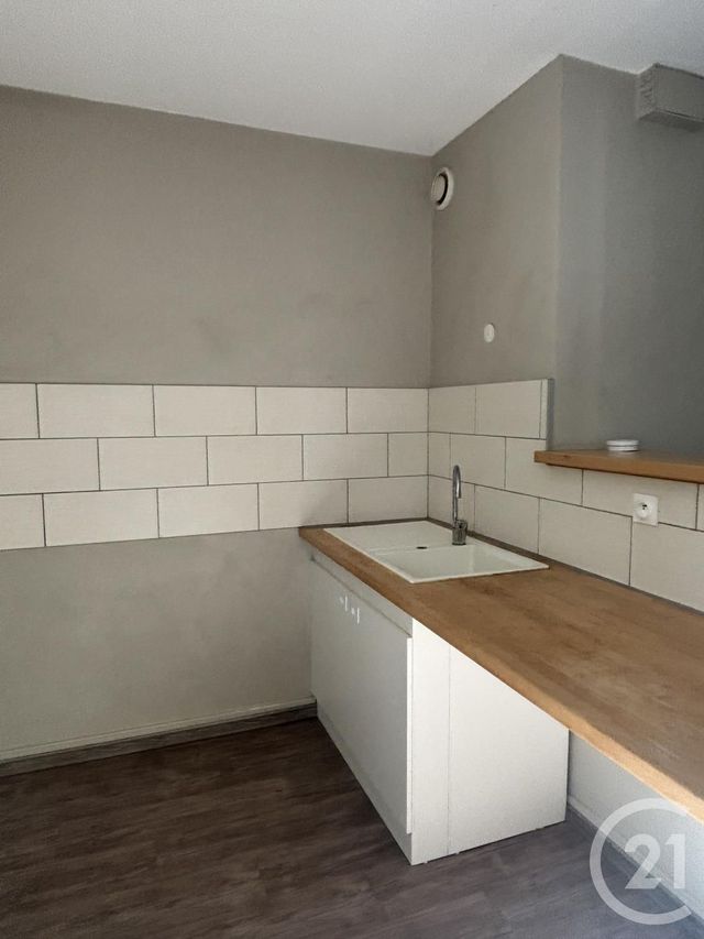 Appartement T2 &agrave; louer - 2 pi&egrave;ces - 48 m2 - Aurillac - 15 - AUVERGNE