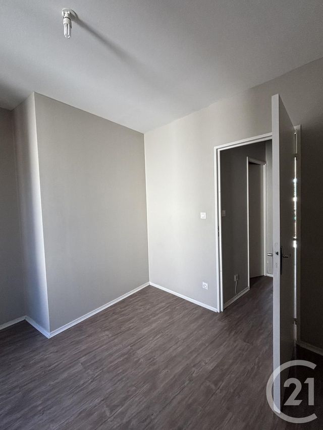 Appartement T2 &agrave; louer - 2 pi&egrave;ces - 48 m2 - Aurillac - 15 - AUVERGNE