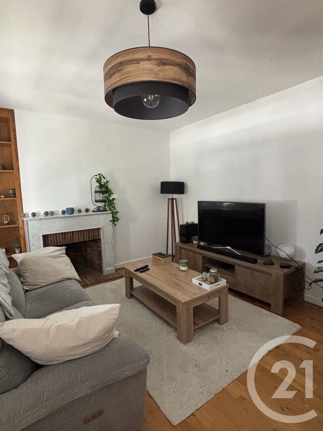 Appartement T4 &agrave; louer - 4 pi&egrave;ces - 101 m2 - Aurillac - 15 - AUVERGNE