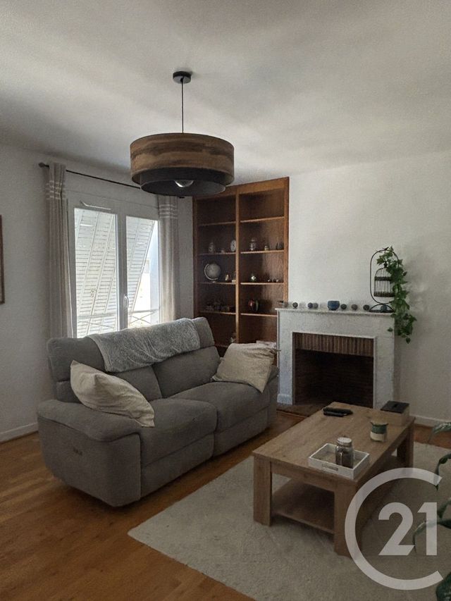 Appartement T4 &agrave; louer - 4 pi&egrave;ces - 101 m2 - Aurillac - 15 - AUVERGNE