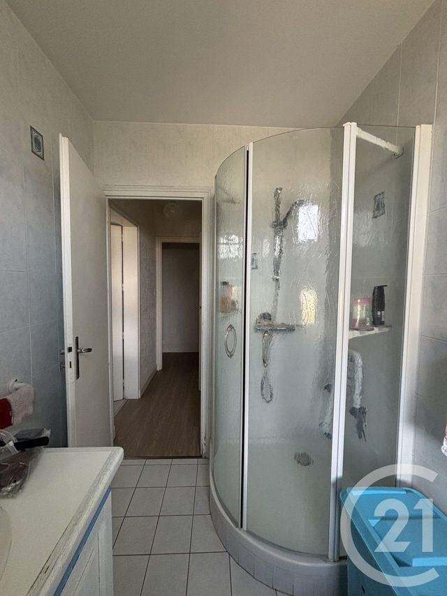Appartement T3 &agrave; louer - 3 pi&egrave;ces - 66 m2 - Aurillac - 15 - AUVERGNE