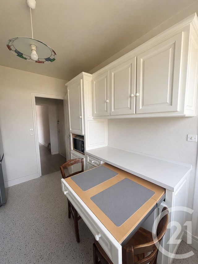 Appartement T3 &agrave; louer - 3 pi&egrave;ces - 66 m2 - Aurillac - 15 - AUVERGNE