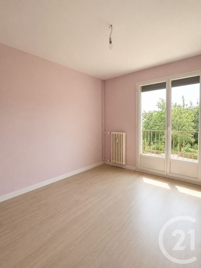 Appartement T3 &agrave; louer - 3 pi&egrave;ces - 66 m2 - Aurillac - 15 - AUVERGNE