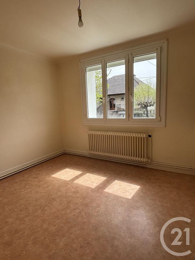 Appartement T2 &agrave; louer - 2 pi&egrave;ces - 47 m2 - Aurillac - 15 - AUVERGNE