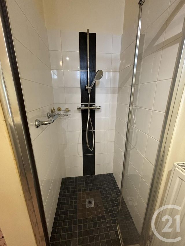 Appartement T2 &agrave; louer - 2 pi&egrave;ces - 47 m2 - Aurillac - 15 - AUVERGNE