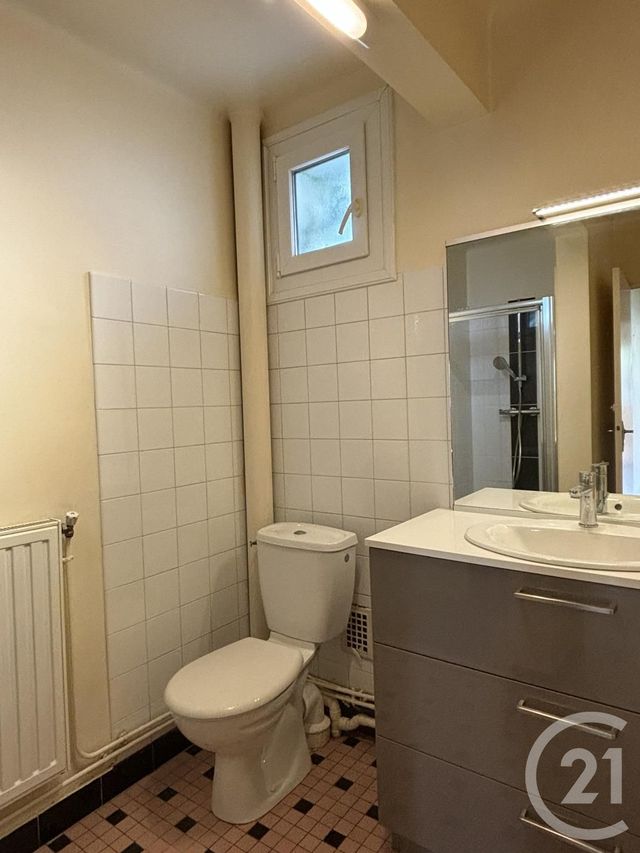 Appartement T2 &agrave; louer - 2 pi&egrave;ces - 47 m2 - Aurillac - 15 - AUVERGNE