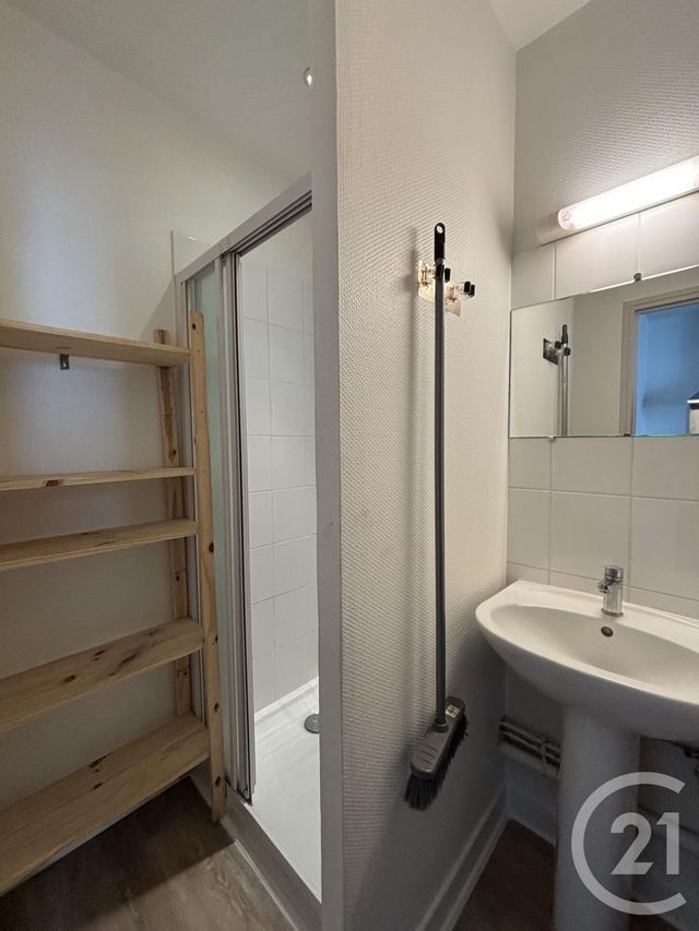 Appartement T2 &agrave; louer - 2 pi&egrave;ces - 43 m2 - Aurillac - 15 - AUVERGNE