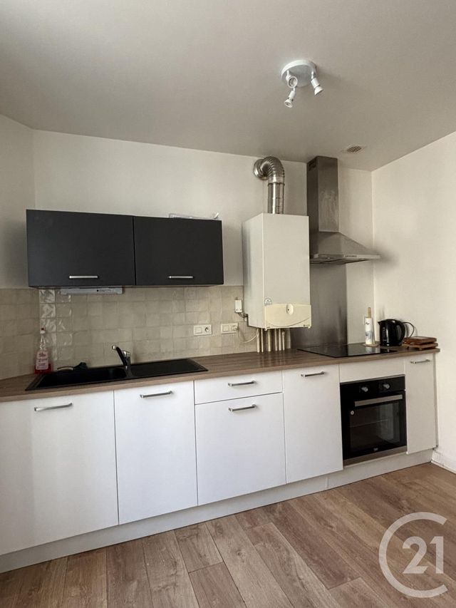 Appartement T2 &agrave; louer - 2 pi&egrave;ces - 43 m2 - Aurillac - 15 - AUVERGNE