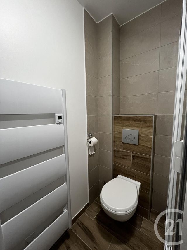 Appartement Studio &agrave; louer - 1 pi&egrave;ce - 18,44 m2 - Arpajon Sur Cere - 15 - AUVERGNE