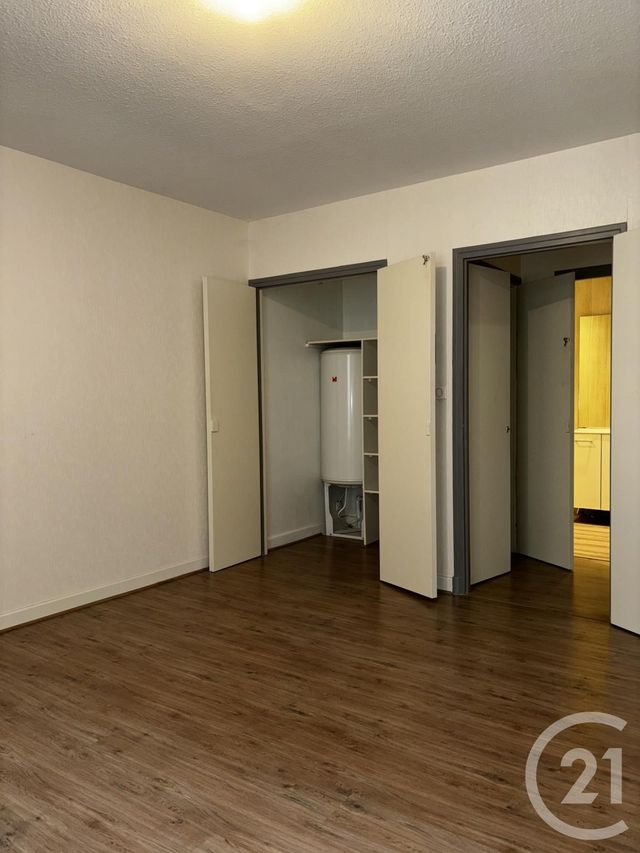 Appartement T2 &agrave; louer - 2 pi&egrave;ces - 64 m2 - Aurillac - 15 - AUVERGNE