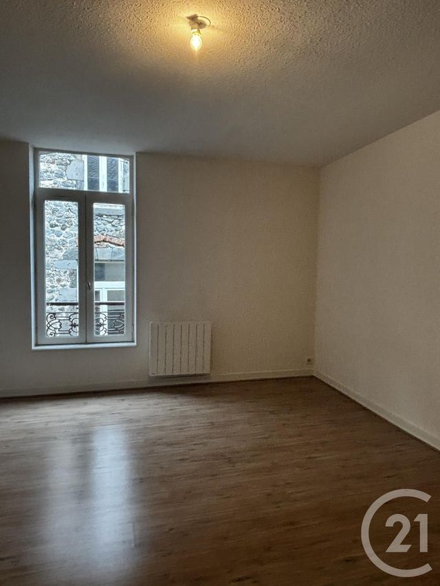Appartement T2 &agrave; louer - 2 pi&egrave;ces - 64 m2 - Aurillac - 15 - AUVERGNE