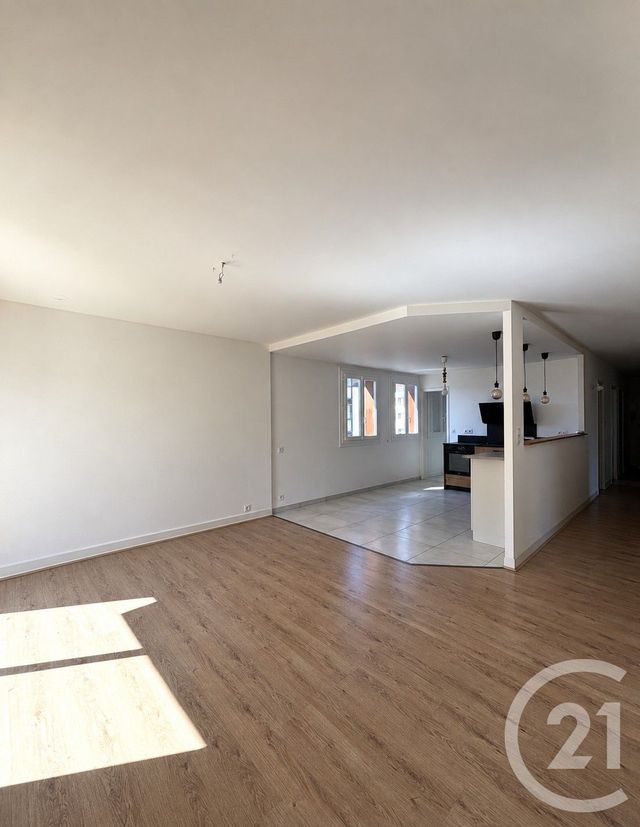 Appartement T5 &agrave; louer - 5 pi&egrave;ces - 111 m2 - Aurillac - 15 - AUVERGNE