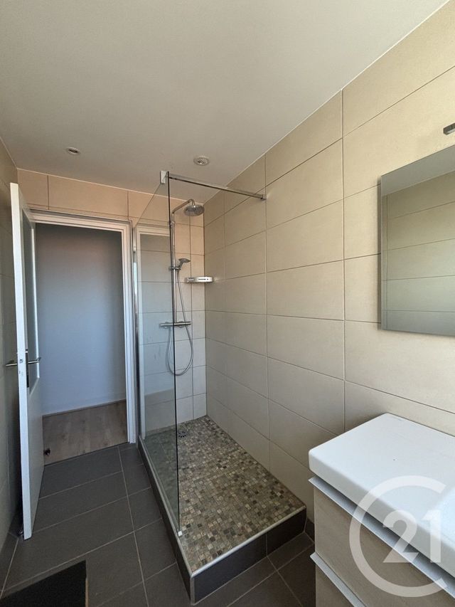 Appartement T5 &agrave; louer - 5 pi&egrave;ces - 111 m2 - Aurillac - 15 - AUVERGNE