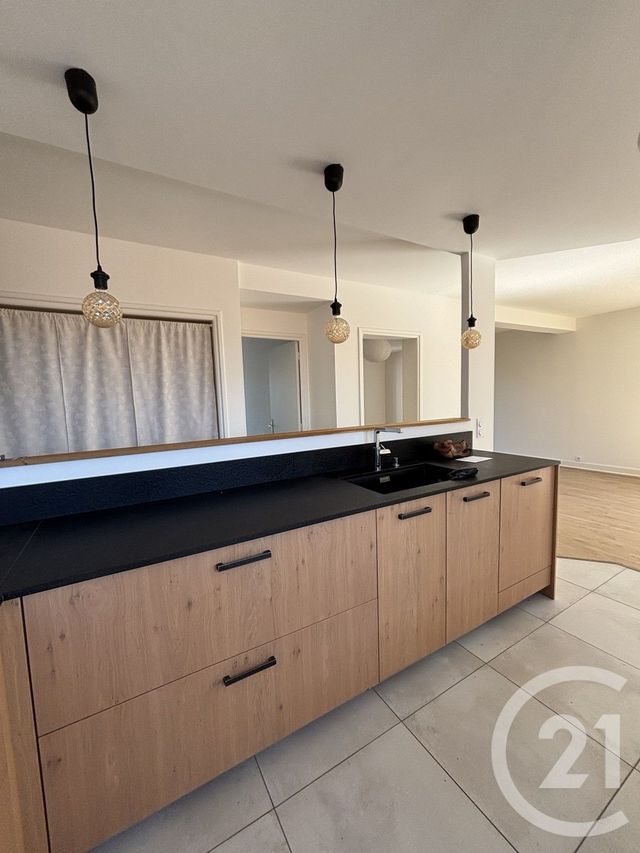 Appartement T5 &agrave; louer - 5 pi&egrave;ces - 111 m2 - Aurillac - 15 - AUVERGNE